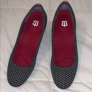 Betabrand black print 2 inch block pump